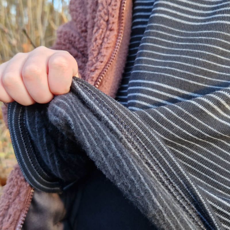 Odlo Active Warm Eco silts bērnu termoveļas komplekts. Materiāls tuvumā